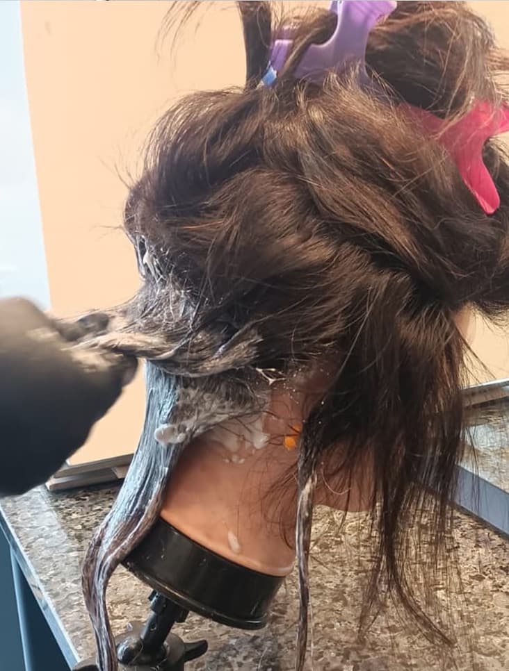 Confección a medida de pelucas con pelo natural en Lugo