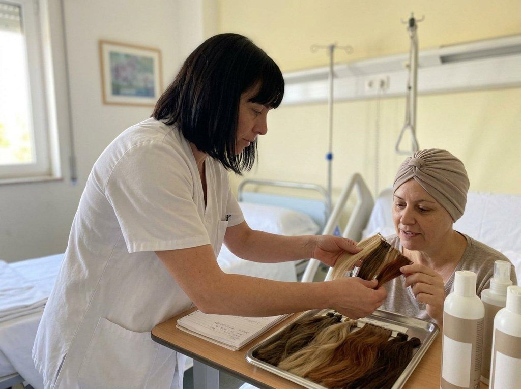 Foto 1 Pelucas oncológicas de cabello natural para hospitales en Pontevedra