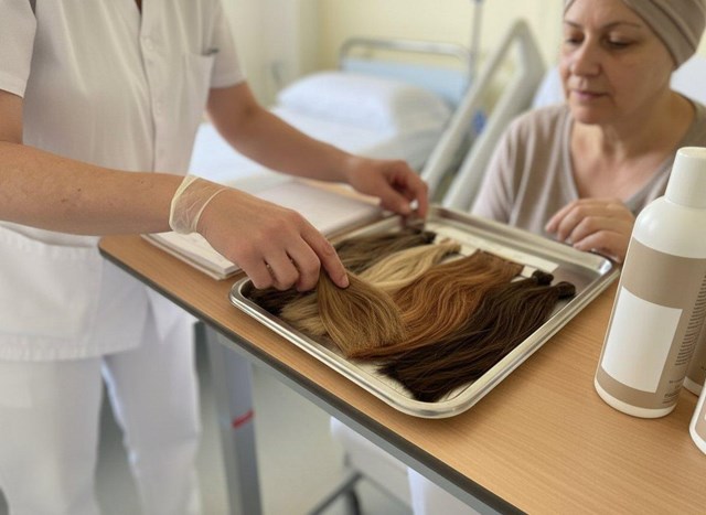 Pelucas oncológicas de cabello natural para hospitales en Pontevedra - Imagen 1